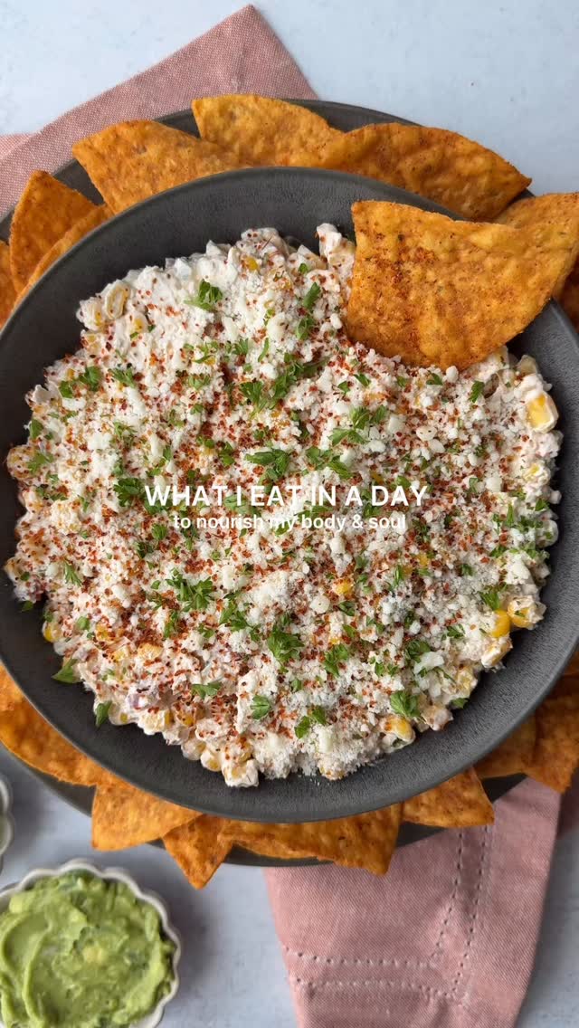 what i eat in a day to nourish my body & soul🤍 
#whatieatinaday #realisticwhatieatinaday #healthymealideas #easyrecipes #wieiad #mealinspo #healthyfood #healthylifestyle #healthyeating #balanceddiet #healthyeats #easymealideas #weekdaymeals